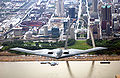 B-2 u letu iznad rijeke Mississippi (St. Louis, Missouri)