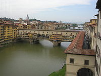 Vasari's tile-roofed Corridoio running from the Uffizi (right), above the river bank and across the Ponte Vecchio on its way to link Palazzo Pitti