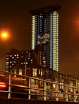 Het Strijkijzer by night.