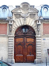 Entrée de l'hôtel d'Alméras au no 30.