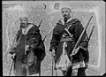 柏柏尔人携带被俘的步枪。一个西班牙毛瑟和法国贝蒂埃卡宾枪
