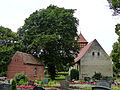 Friedhof, Umfassungsmauer mit Toranlage, hist. Grabzeichen, Kriegerdenkmal, Aufbahrungskapelle