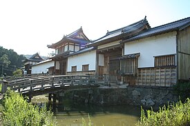 三日月陣屋の長屋門（復元）