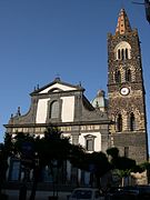 Campanile de época normanda de San Martino en Randazzo; la fachada es muy posterior.