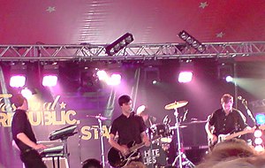 White Lies выступают на Reading Festival, 23 августа 2008 г.