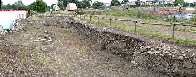 Vestiges du mur gallo-romain de Ratiatum.