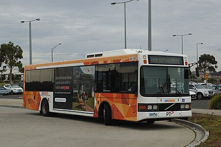 CDC Wyndham W90 2002 Volvo B7RLE with Volgren CR221L bodywork at Williams Landing station