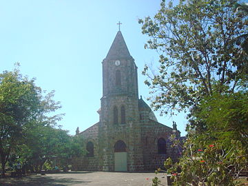 La Catedral de Puntarenas, construida en 1845, tiene la particularidad de estar edificada con la fachada hacia el oriente. Está construida con piedra y argamasa y tiene piso de ladrillos.