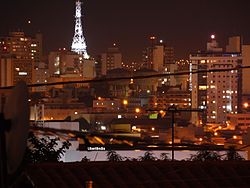 Vista parcial do Centro de Uberlândia, a partir do bairro Tibery, na zona leste.