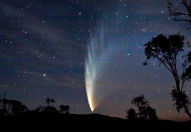 2007년 오스트레일리아 빅토리아에서 촬영한 맥노트 혜성.