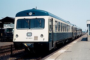 Triebwagen der ersten Bauserie vor einem zweiteiligen 628.0 in Buchloe, 1978