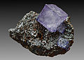来自美国田纳西州史密斯县Elmwood矿的紫色萤石和闪锌矿