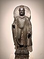 Le Bouddha debout de New Delhi. Statue en schiste du IIe ou IIIe siècle, en provenance du Gandhara.