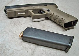 Glock 22 с магазином