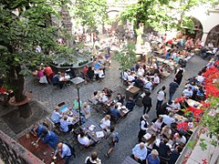 Biergarten / cour intérieure depuis la terrasse.