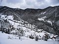 La localidad de Lamedo tras la nevada de invierno (Cabezón de Liébana).