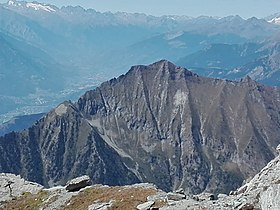 Vue du mont Dzerbion depuis le Corno Bussola.