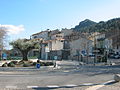 L'entrée Ouest du village : le rond-point de l'olivier (1er mars 2006).