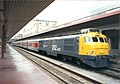 Talgo III mit Lok 352 003 „Virgen del Perpetuo Socorro“ in der Farbgebung „Taxi“ (1997)