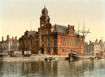 Great Yarmouth Town Hall, by the Detroit Publishing Company (restored by Adam Cuerden)