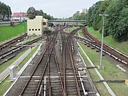 Zwölfgleisige oberirdische Abstellanlage zwischen Legienstraße und Billstedt in Hamburg mit außenliegenden Streckengleisen