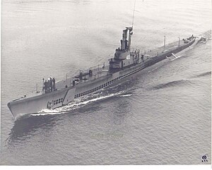 “托罗鱼”号潜艇 (SS-422) shown post-war, after removal of her deck guns.