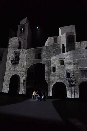 Mise en scène de Giorgio Barberio Corsetti pour la Cour d'honneur du Palais des Papes au Festival d'Avignon 2014