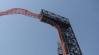 Le haut du lift hill et le début du Sky-Loop.