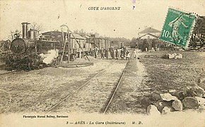 Un train en gare d'Arès.