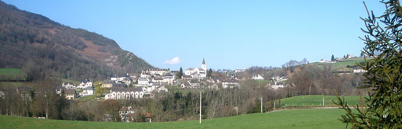 Panoramic view from the right bank of the Ouzom