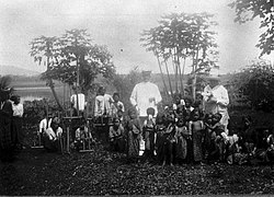 Children with angklung players at Lake Bagendit.