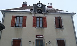 The town hall in Les Chalesmes