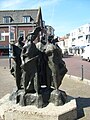Kenau leading Haarlem women in front of the Amsterdamse Poort (Haarlem), by sculptor Theo Mulder