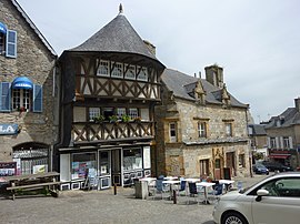Two of the oldest buildings of downtown Saint-Renan in 2010.