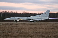 Tupolev Tu-22M3 -pommikone Soltsyn sotilaslentokentällä.