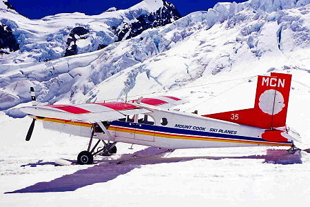 Un PC-6/B2-H4 Turbo-Porter de la compagnie Aoraki Mount Cook Ski Planes Ltd sur le glacier François-Joseph en Nouvelle-Zélande en 1999.