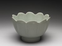 Warming Bowl in the Shape of a Flower with Light Bluish-green Glaze, Ru ware