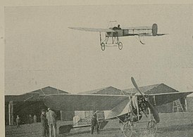 Blériot XI в полёте.