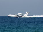 מטוס כיבוי מדגם Beriev Be-200 בחוף עתלית במהלך השרפה בכרמל