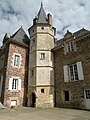 Le château de Carcé : vue partielle de la façade.