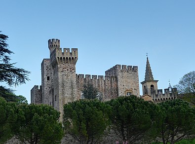 Château et église de Pouzilhac.