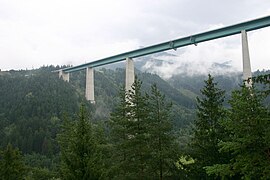 Le viaduc vu depuis la route fédérale du Brenner.