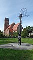 Denkmal Eckhard Herrmanns für die Brüder Lilienthal vor der Anklamer Marienkirche