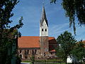 Katholische Kirche Mariä Himmelfahrt mit Mauer