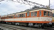 已退役的300系列車（2003年12月攝於古町車庫）