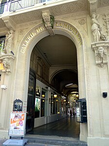 No 9, entrée de la galerie de la Madeleine.