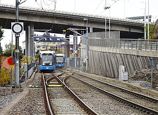 Trafikplats Gröndal med Tvärbanan under Gröndalsviadukten.