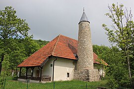 Moschee mit Minarett aus Naturstein