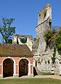 Mortemer Une partie de l'aile du cloitre et clocher de l'abbatiale.