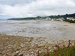 La plage de Primel et, à l'arrière-plan, la pointe de Roc'h Louët